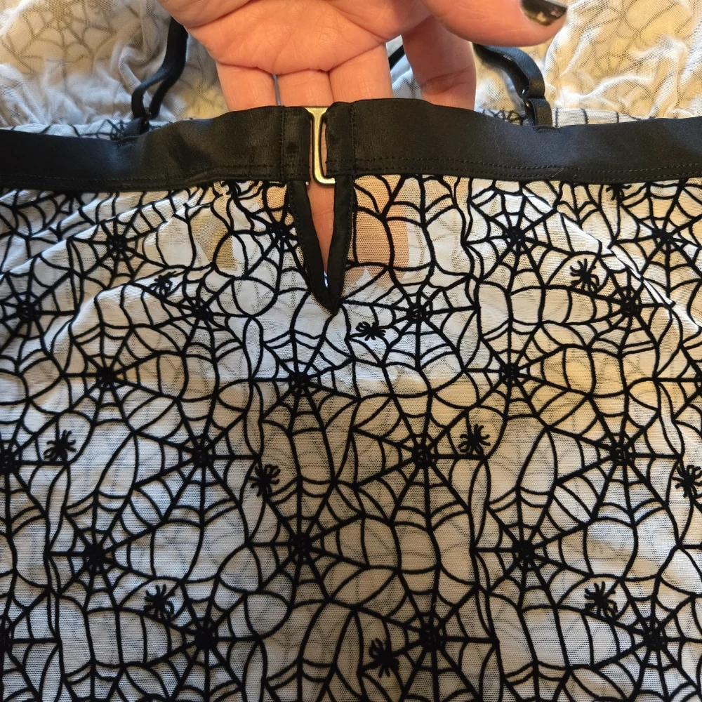 Spiderweb Bodysuit - Picture 6 of 7